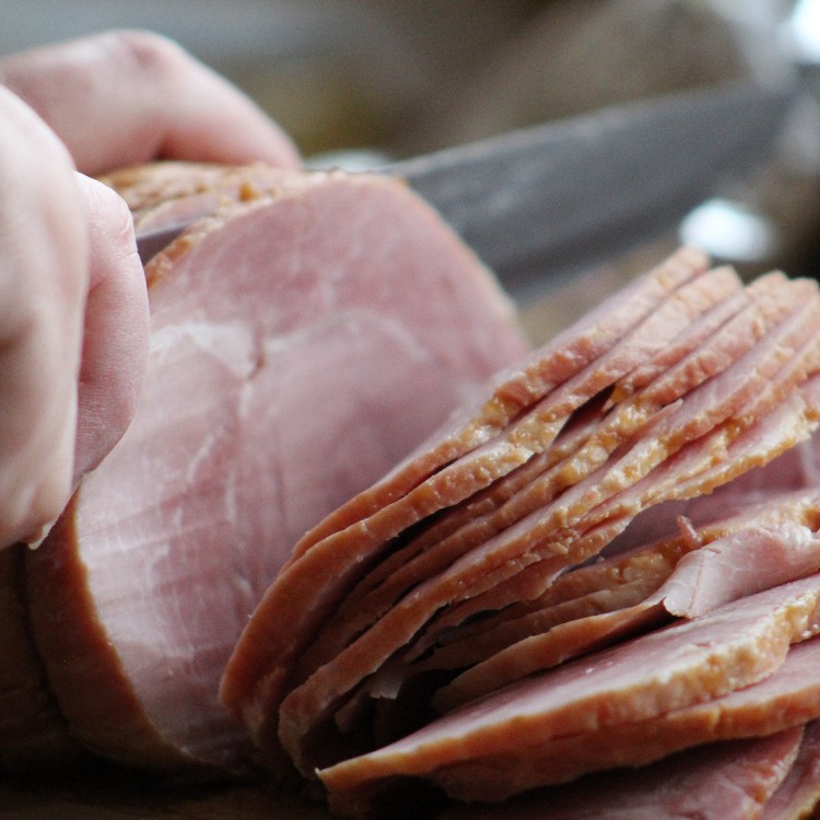 Cutting the ham.